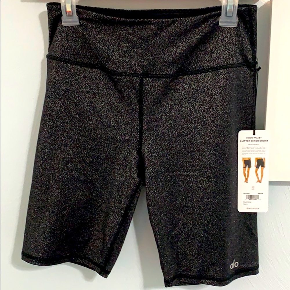 ALO- High-Waist Glitter Biker Short (large)